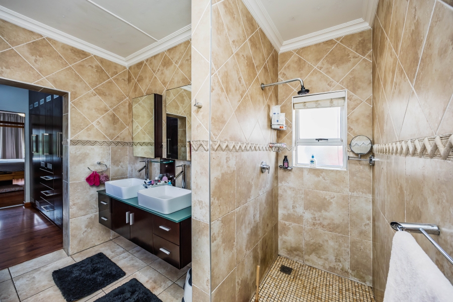 4 Bedroom Property for Sale in Beacon Bay Eastern Cape
